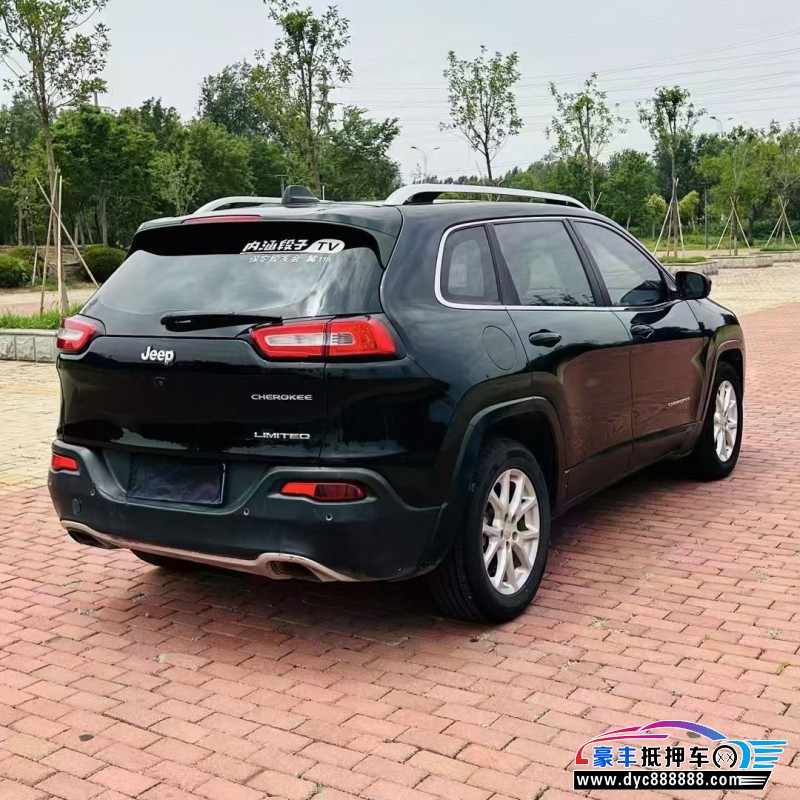 17年Jeep自由光轿车抵押车出售