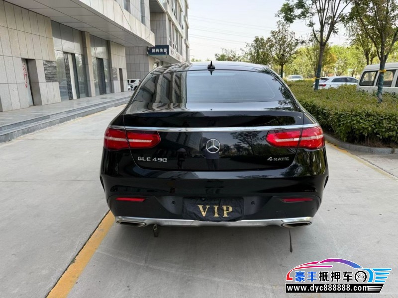 17年奔驰GLE轿车抵押车出售