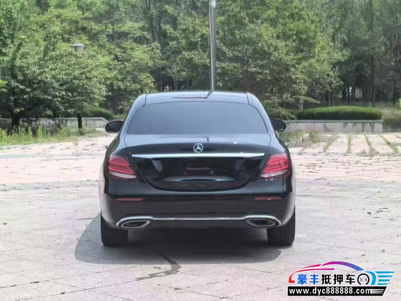 17年奔驰E轿车抵押车出售
