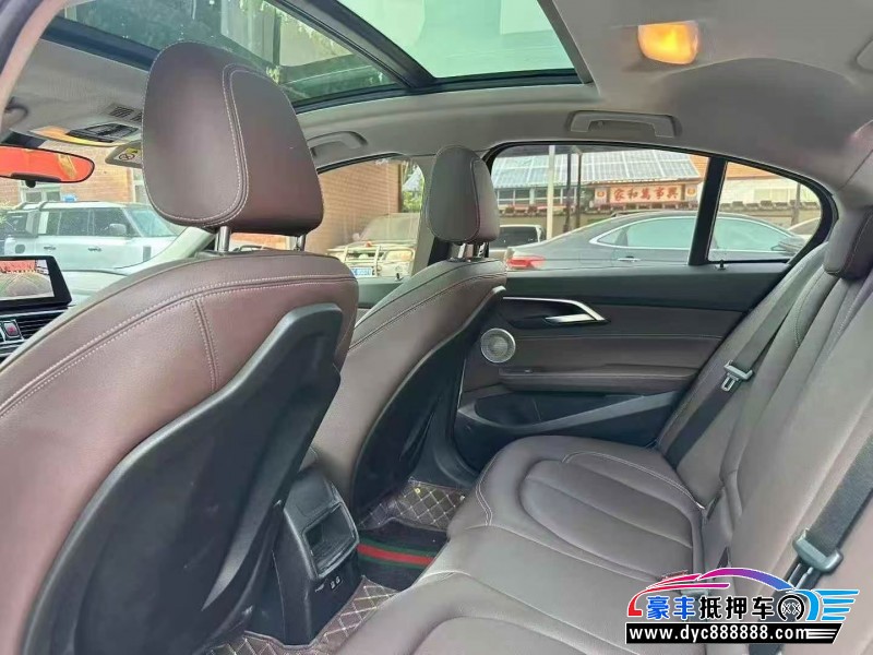 22年宝马1系轿车抵押车出售