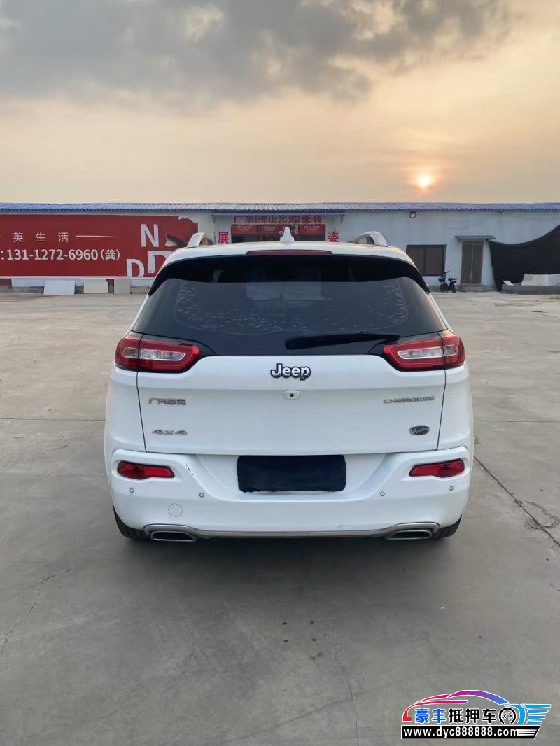 17年Jeep自由光轿车抵押车出售