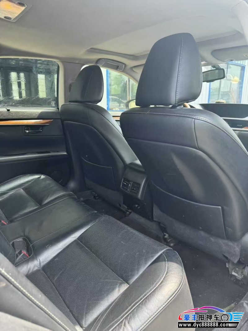 12年雷克萨斯ES轿车抵押车出售