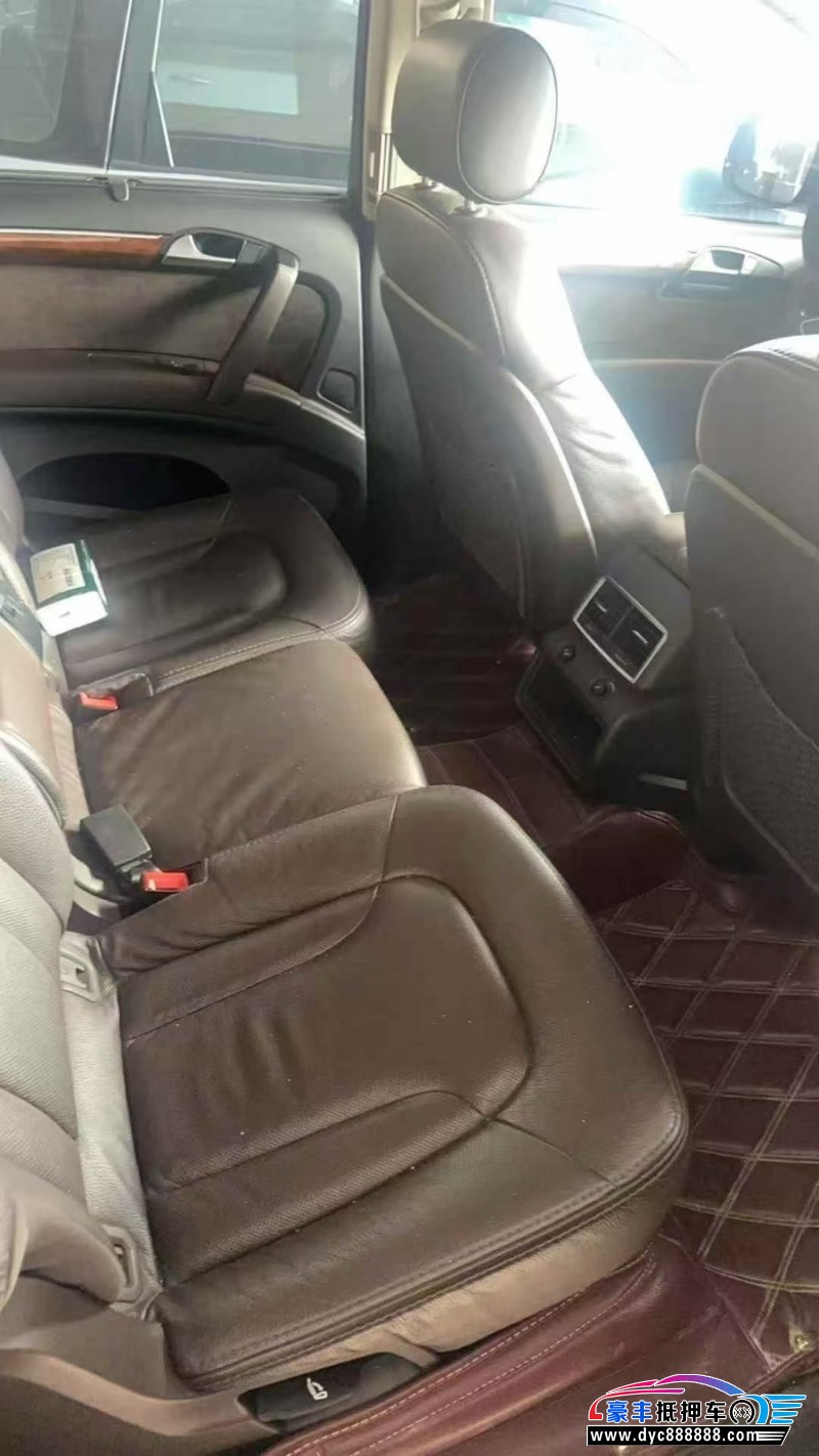 13年奥迪Q7轿车抵押车出售