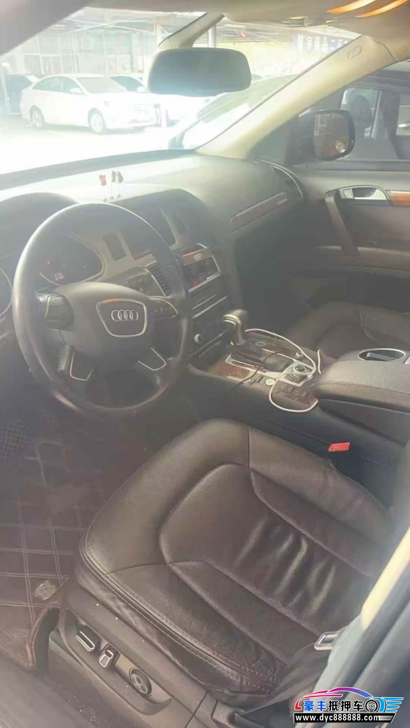 13年奥迪Q7轿车抵押车出售