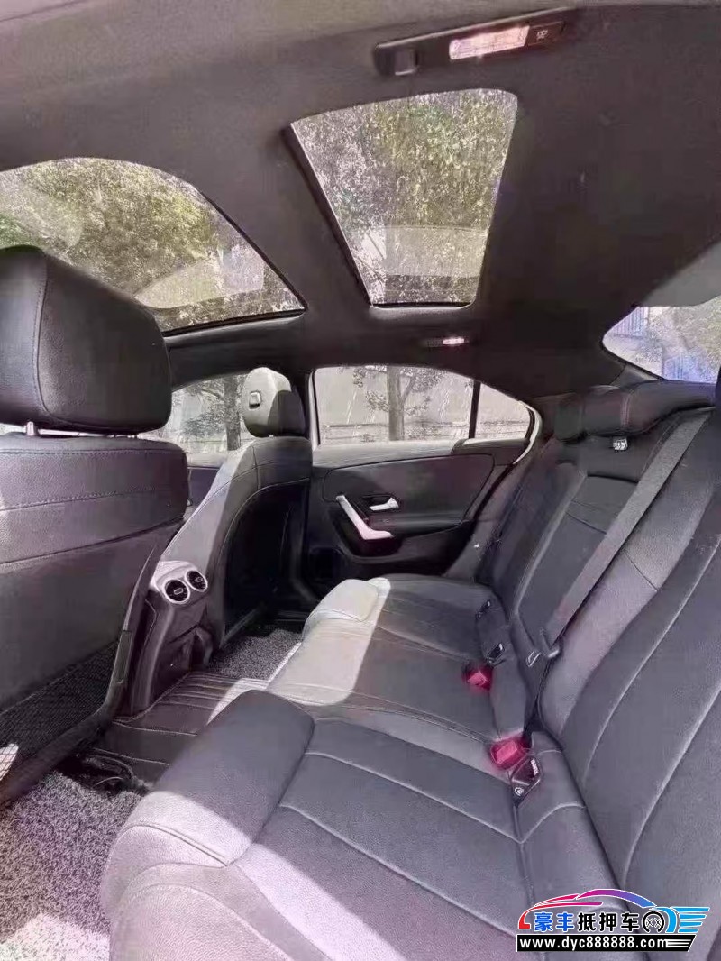 21年奔驰A轿车抵押车出售