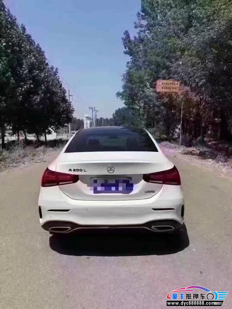 21年奔驰A轿车抵押车出售