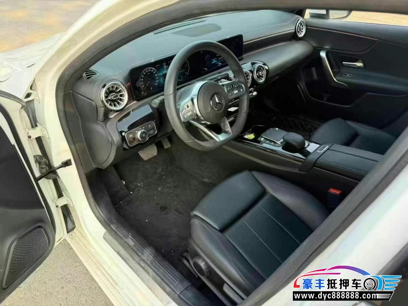 22年奔驰A轿车抵押车出售