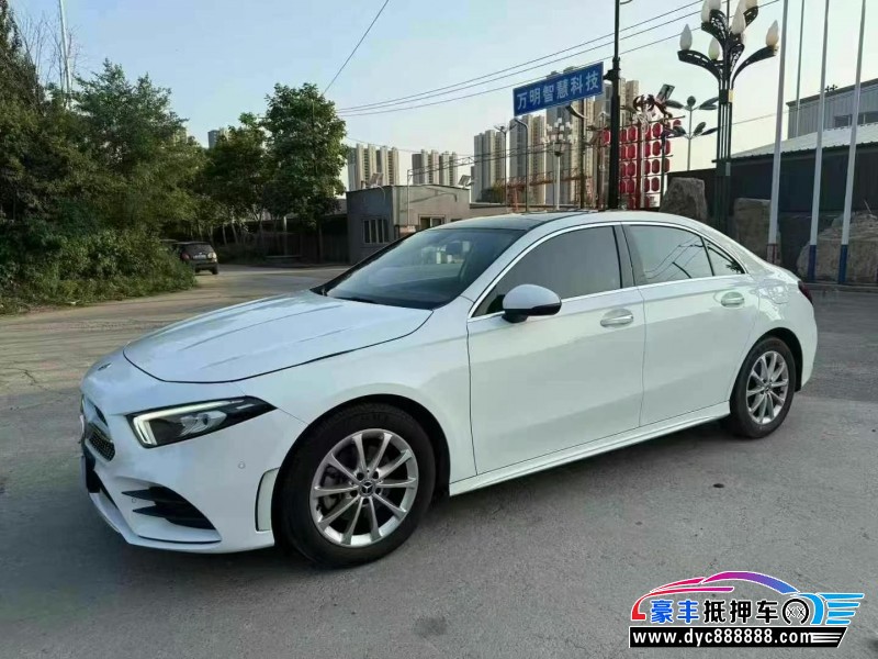 22年奔驰A轿车抵押车出售