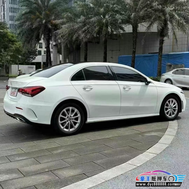 21年奔驰A轿车抵押车出售