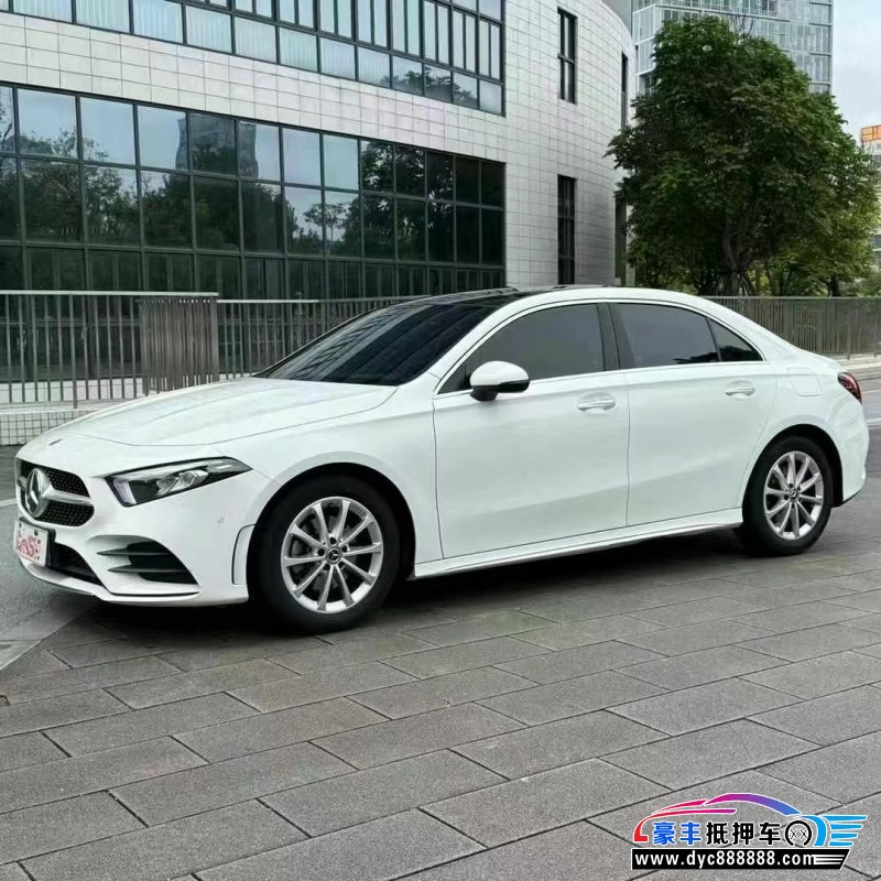 21年奔驰A轿车抵押车出售