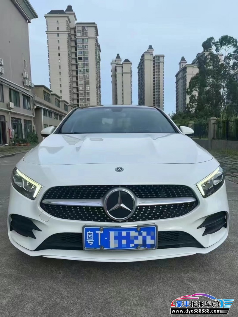 19年奔驰A轿车抵押车出售