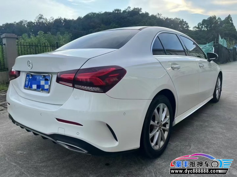 19年奔驰A轿车抵押车出售