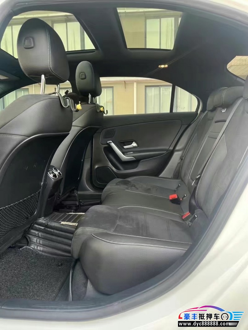 19年奔驰A轿车抵押车出售