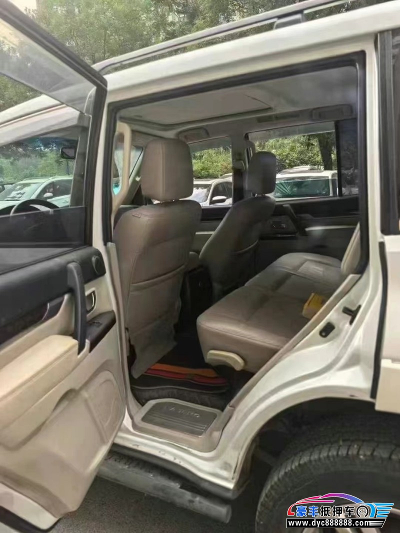 18年三菱帕杰罗轿车抵押车出售