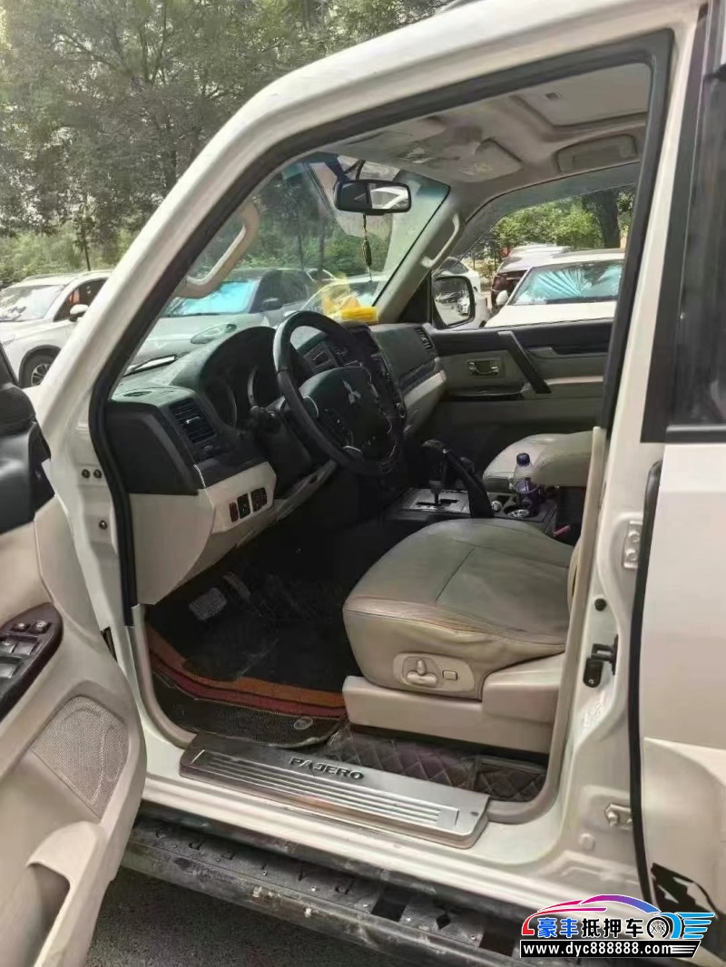 18年三菱帕杰罗轿车抵押车出售