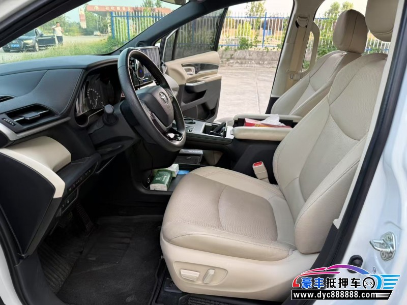 24年丰田塞纳轿车抵押车出售