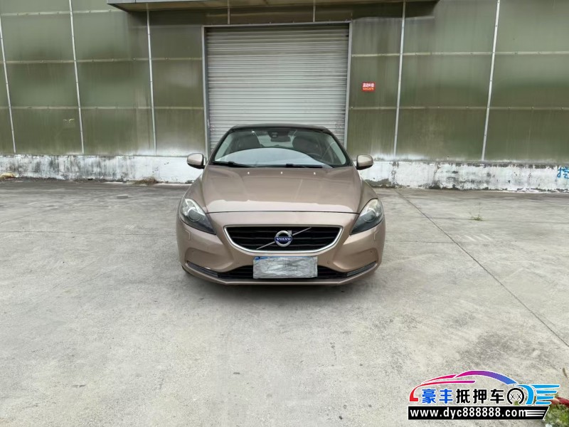 15年沃尔沃V40轿车抵押车出售