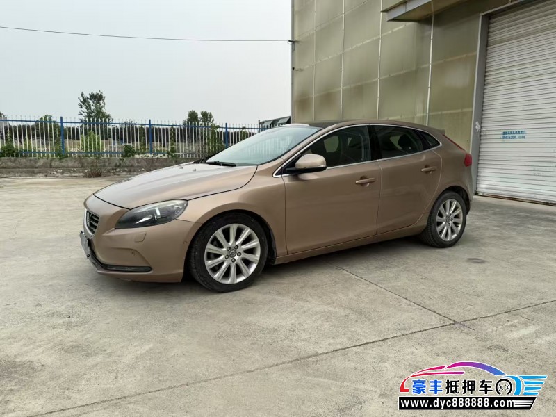15年沃尔沃V40轿车抵押车出售