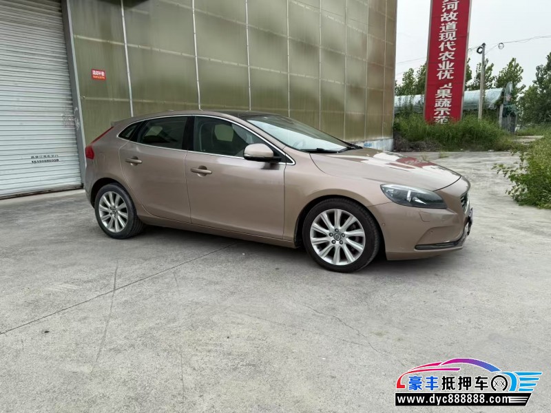 15年沃尔沃V40轿车抵押车出售