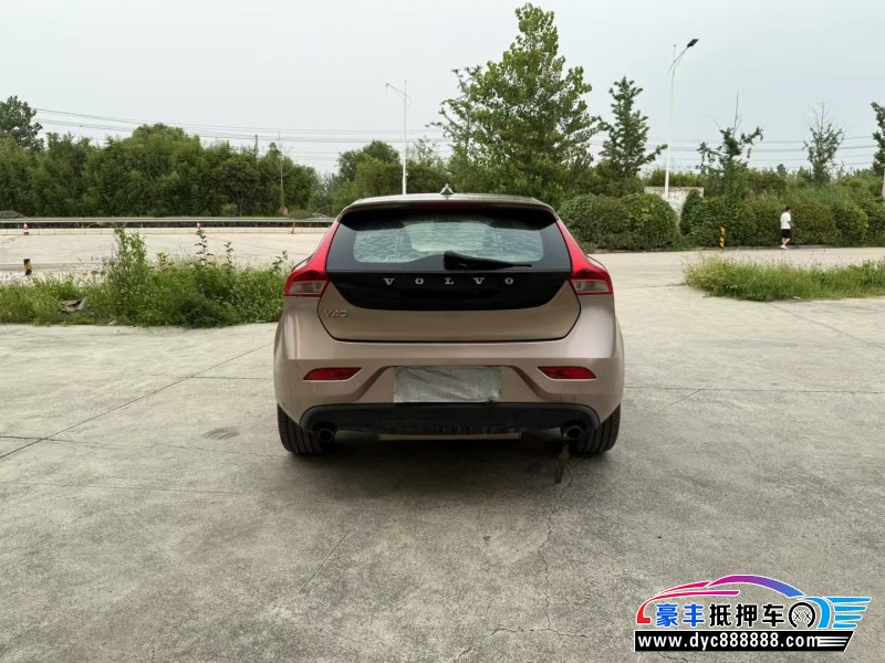 15年沃尔沃V40轿车抵押车出售