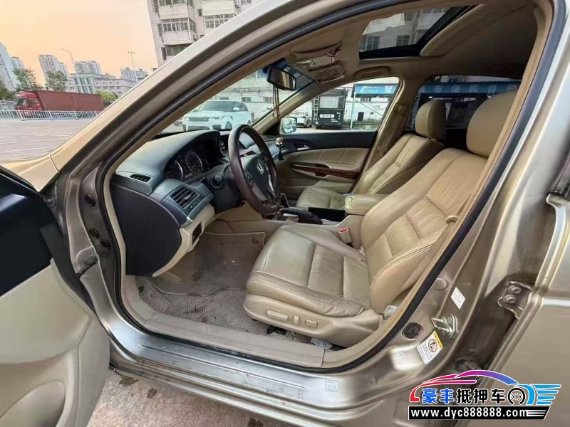 12年本田雅阁轿车抵押车出售