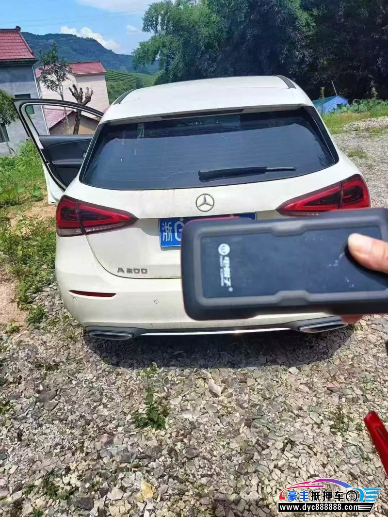 20年奔驰A轿车抵押车出售