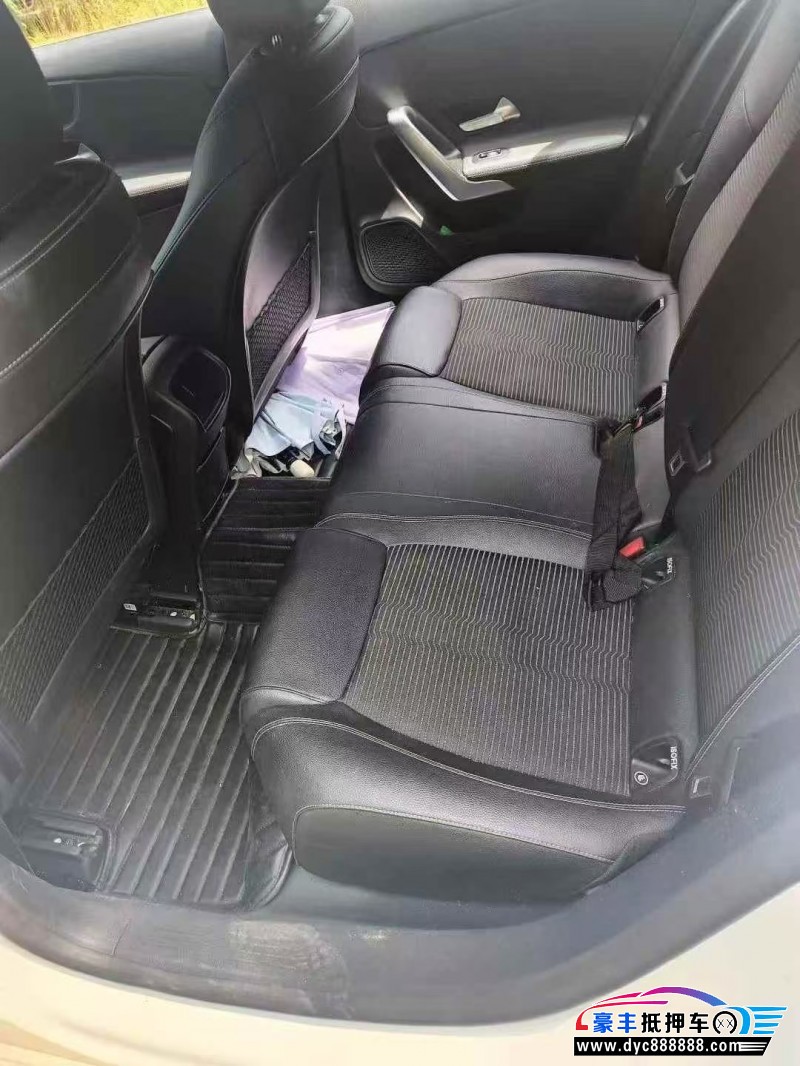 20年奔驰A轿车抵押车出售