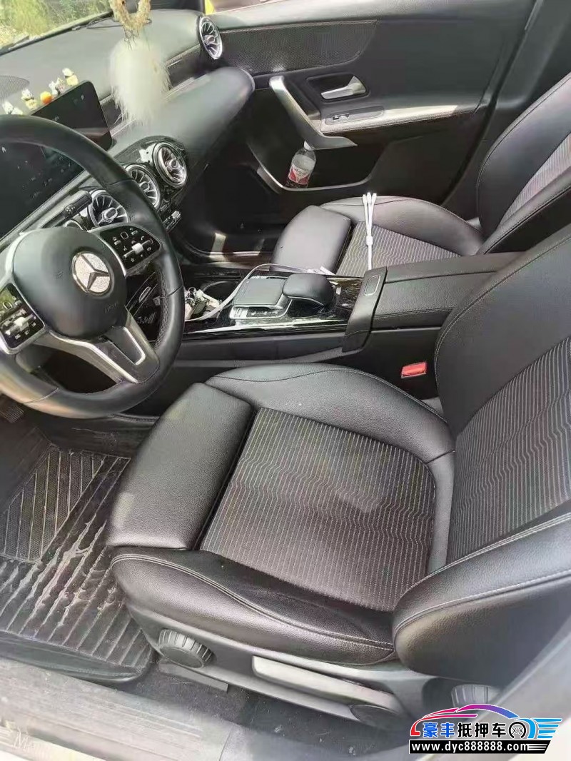 20年奔驰A轿车抵押车出售