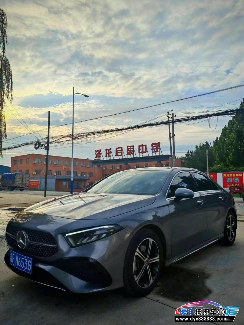 23年奔驰A轿车抵押车出售