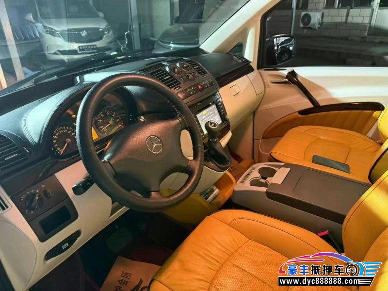 16年奔驰威霆轿车抵押车出售