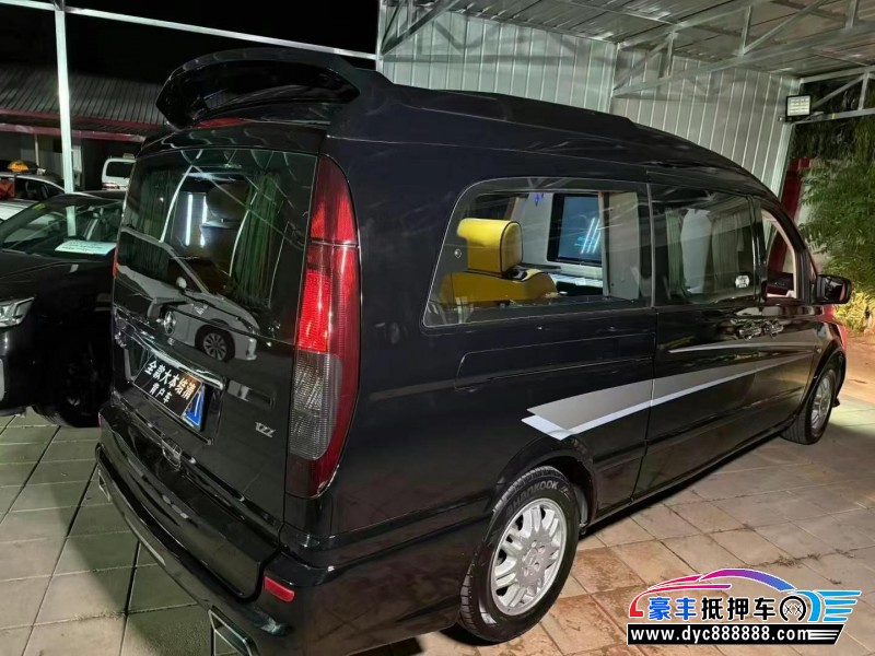 16年奔驰威霆轿车抵押车出售