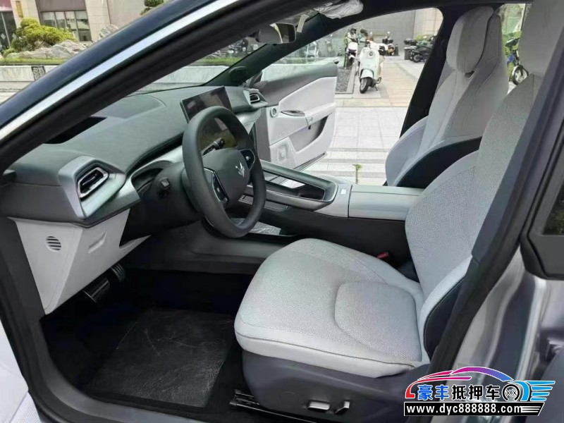 25年极狐阿尔法S轿车抵押车出售