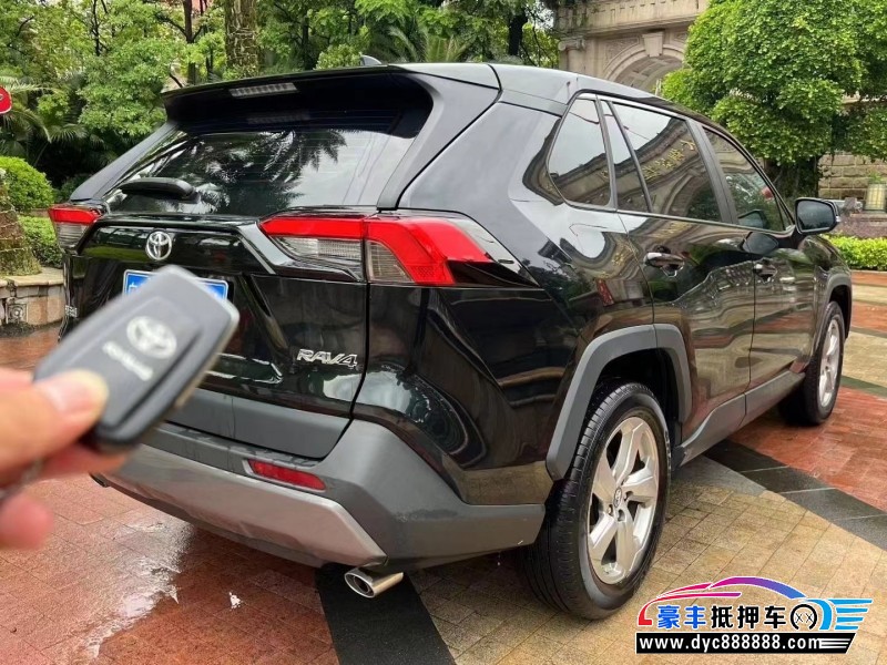 21年丰田RAV4轿车抵押车出售