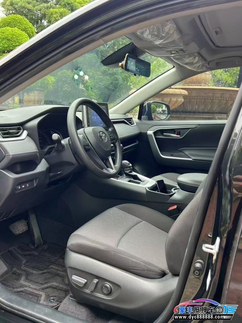 21年丰田RAV4轿车抵押车出售