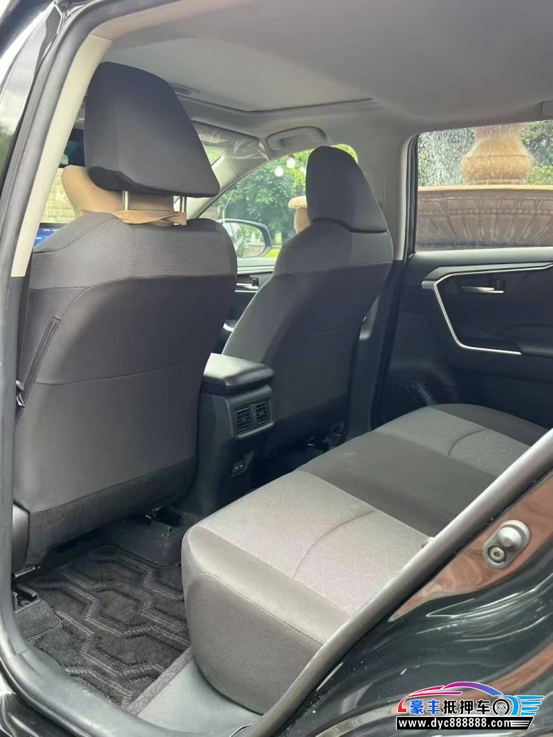 21年丰田RAV4轿车抵押车出售