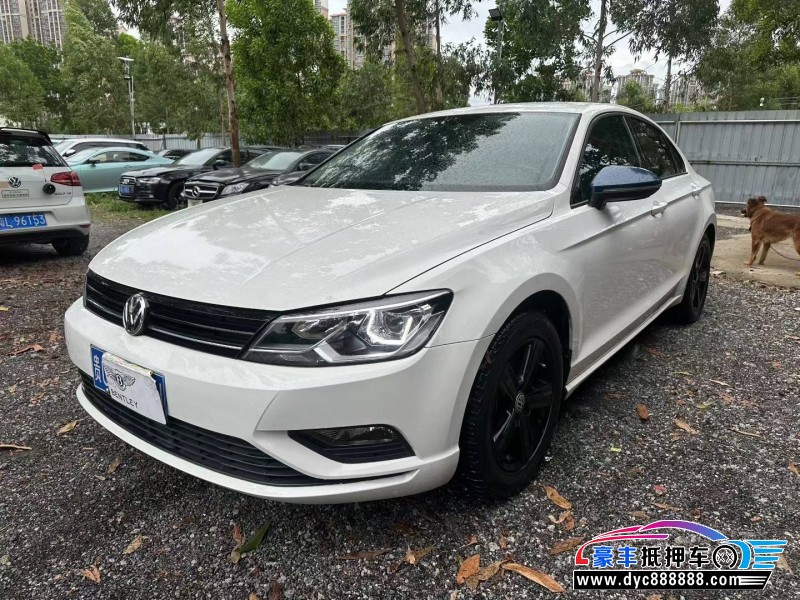 15年大众凌渡轿车抵押车出售