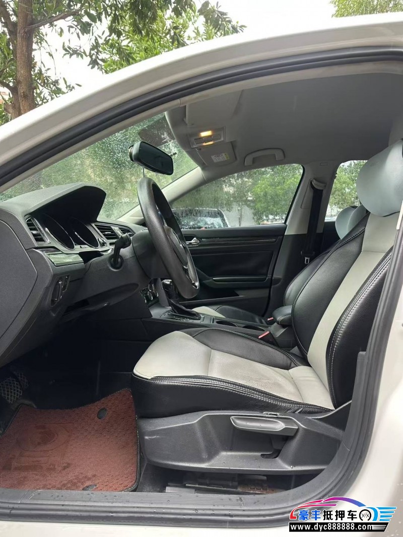 15年大众凌渡轿车抵押车出售