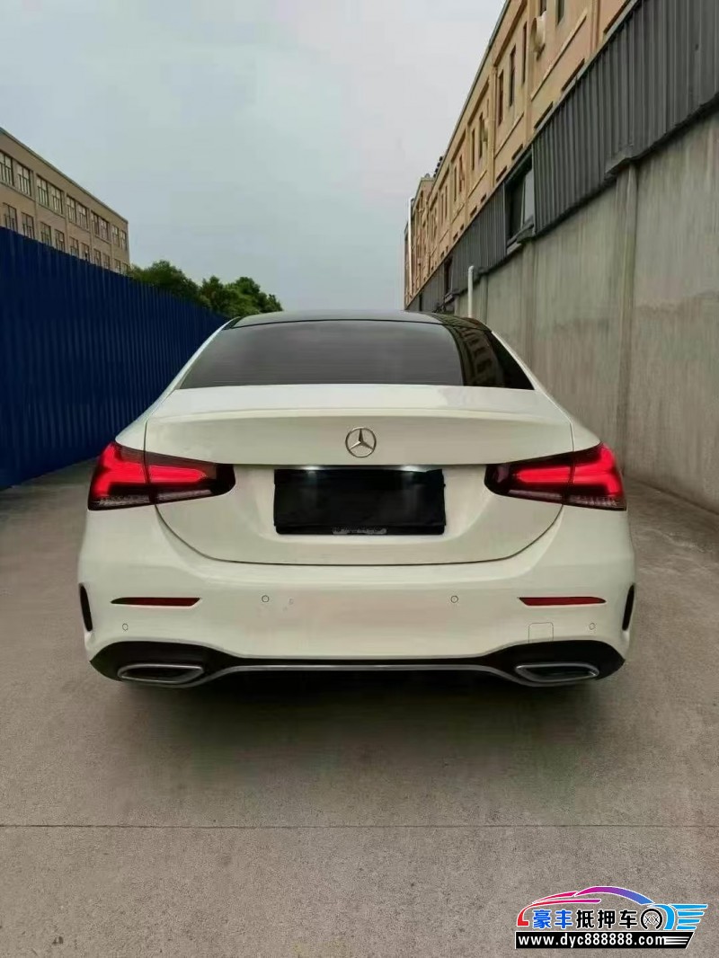 21年奔驰A轿车抵押车出售