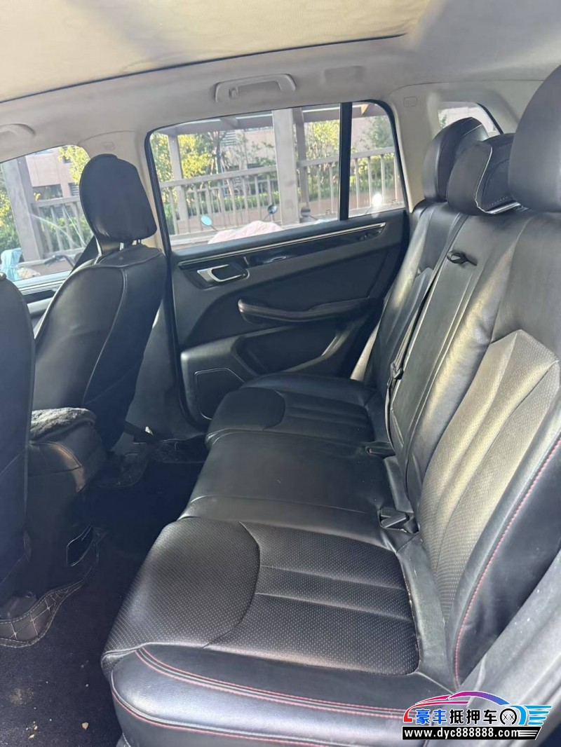 16年众泰大迈X5轿车抵押车出售