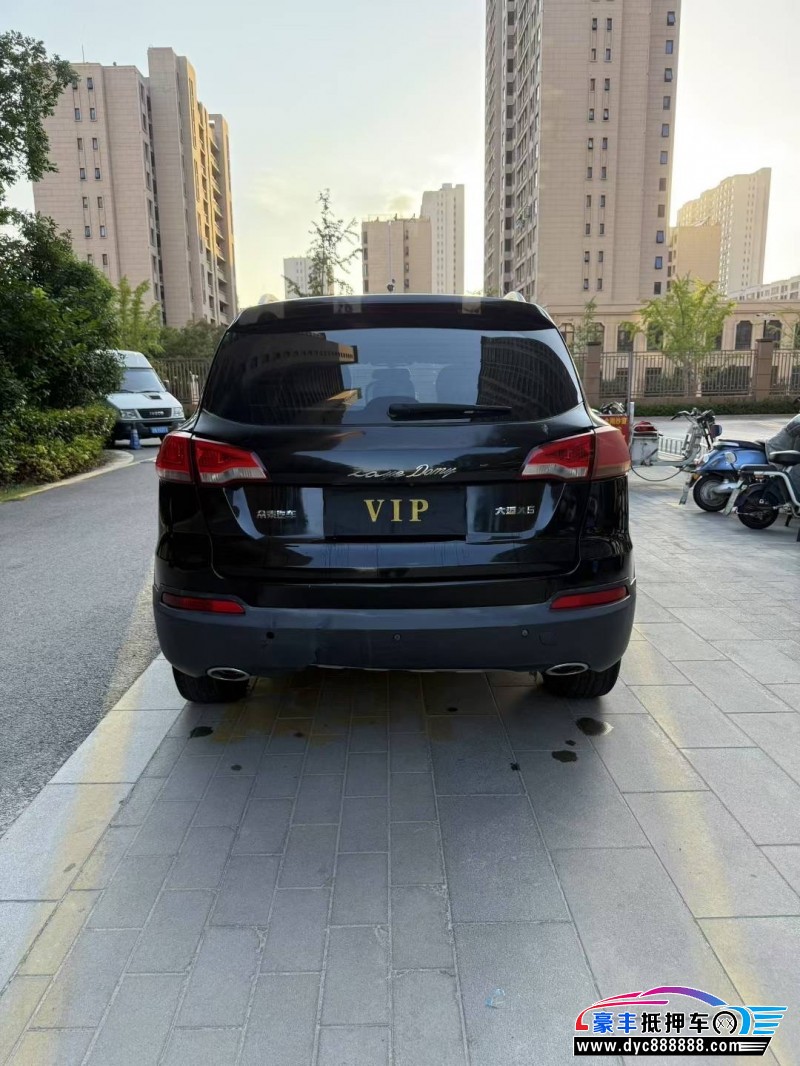 16年众泰大迈X5轿车抵押车出售