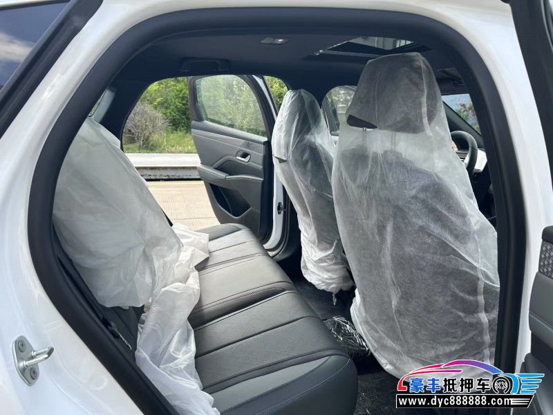 25年比亚迪秦轿车抵押车出售