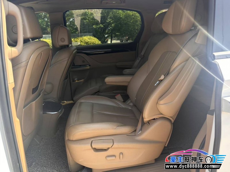 17年别克GL8轿车抵押车出售