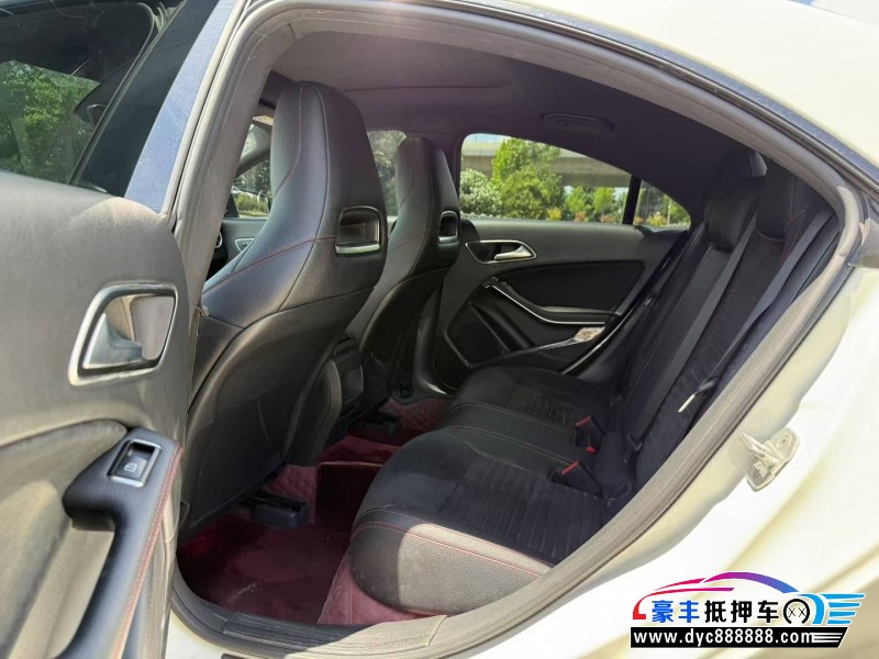 17年奔驰CLA轿车抵押车出售