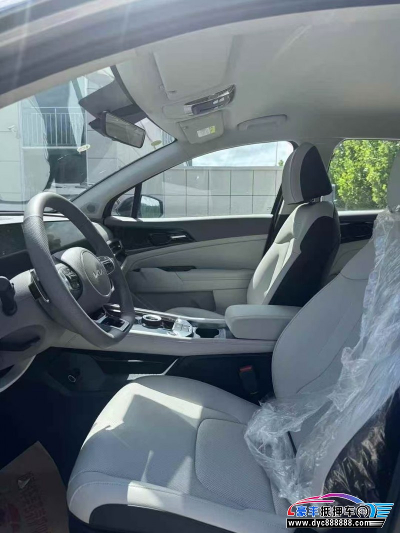 25年起亚狮铂拓界轿车抵押车出售