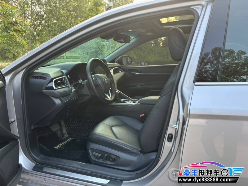 22年丰田凯美瑞轿车抵押车出售