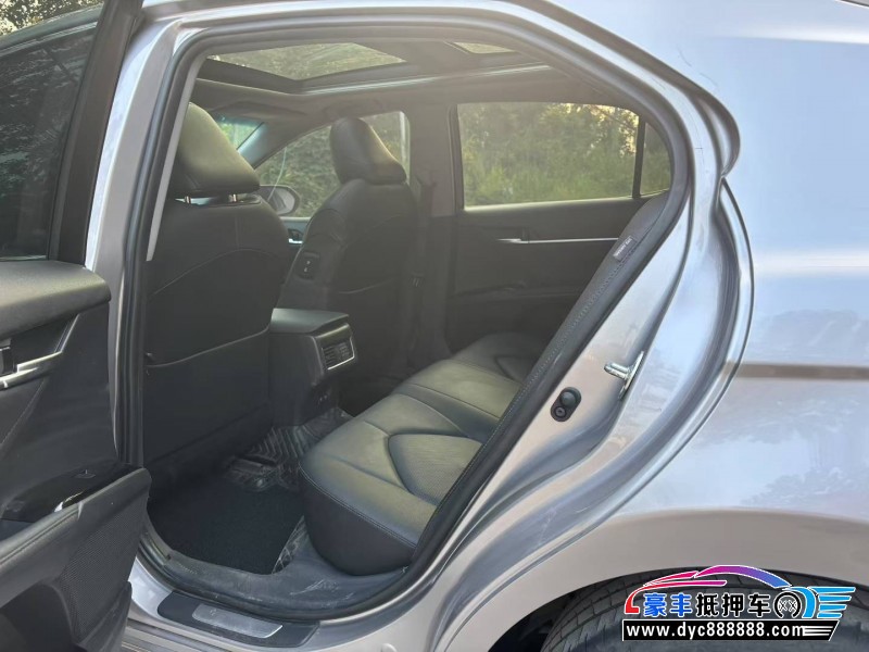 22年丰田凯美瑞轿车抵押车出售