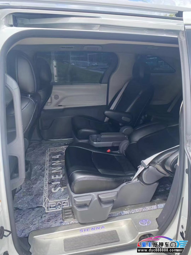 23年丰田塞纳轿车抵押车出售