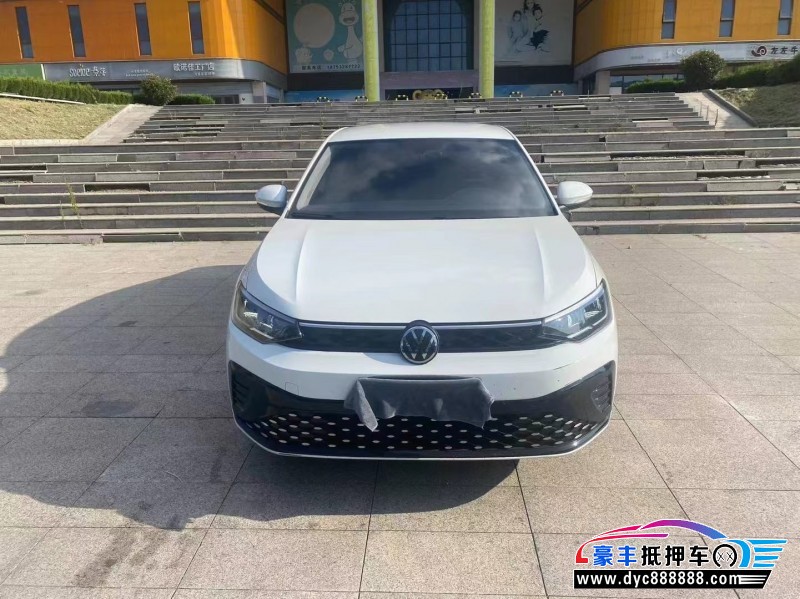抵押车出售24年大众朗逸轿车