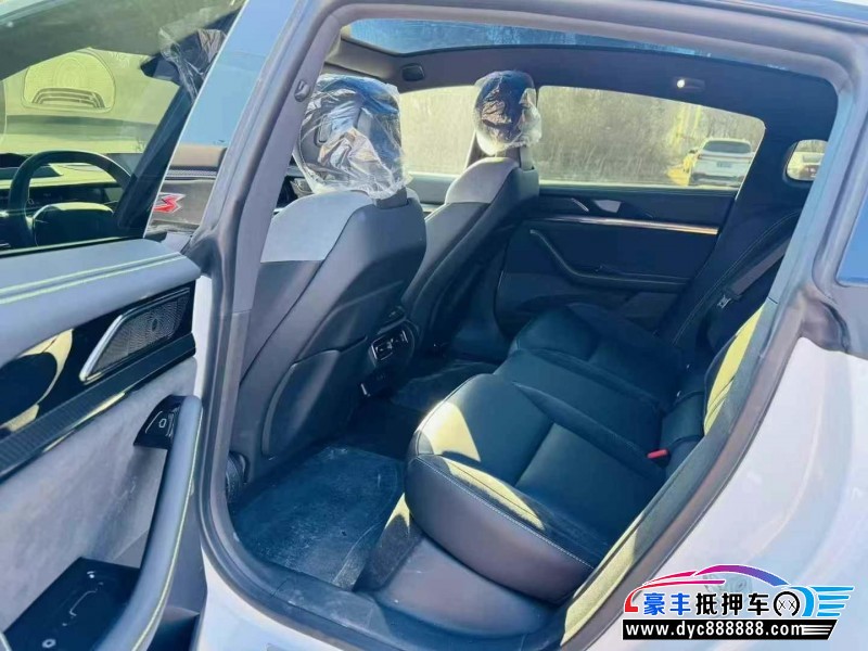 24年哪吒S轿车抵押车出售