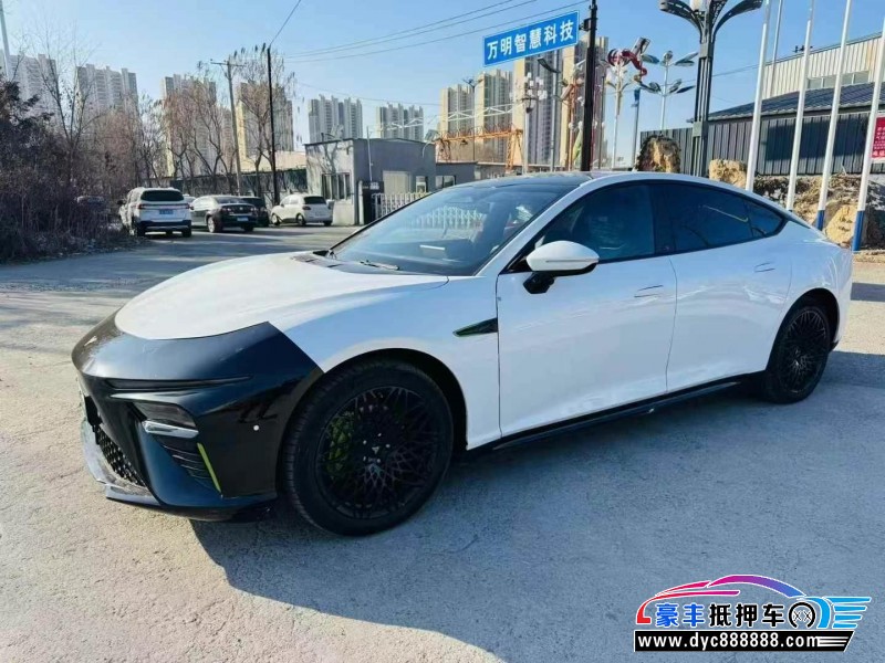 24年哪吒S轿车抵押车出售